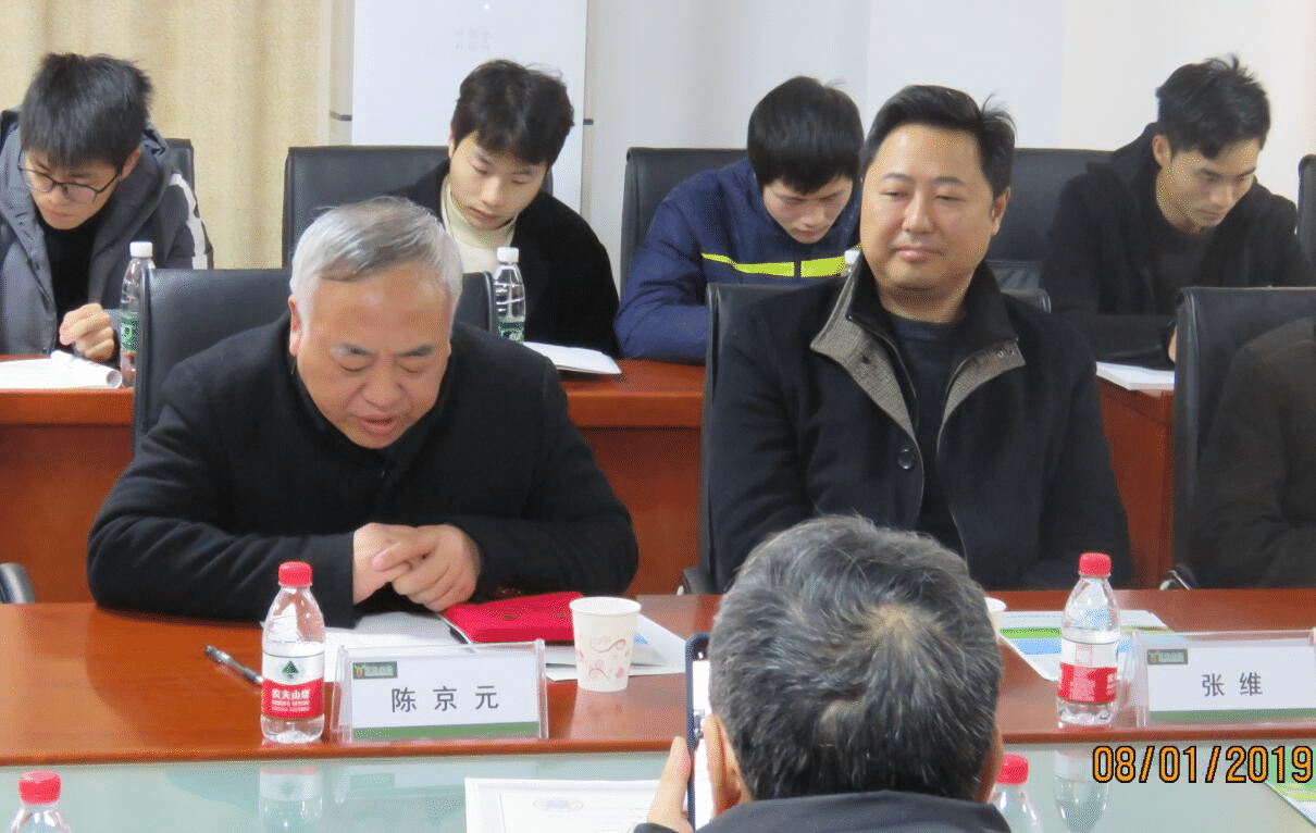 百米生物与省林科院进行省科技合作框架协议签字仪式，最后由高新区柳瑞光发表讲话。最后专家及领导一同参观我公司院士专家工作站。