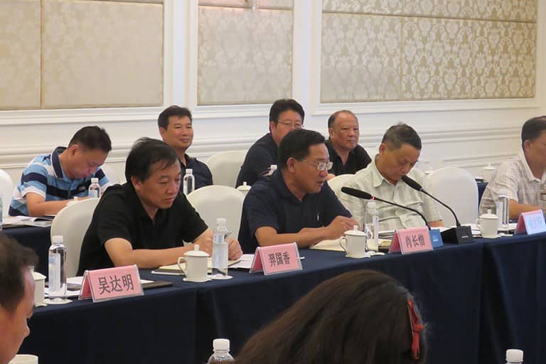 湖北省农业厅副厅长肖长惜作会议总结